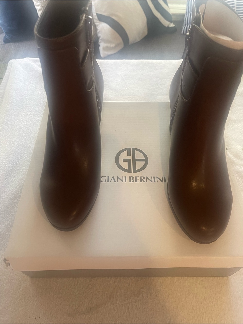 Giani Bernini women’s Dark Brown Leather Zip Ankle Boots new size 7.5 sku 3312